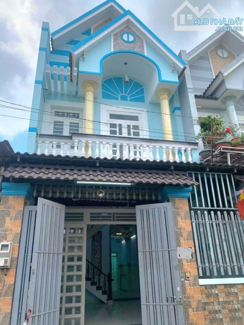 Ngộp giá bán căn nhà 1 lầu 1 trệt tại 1 sẹc nguyễ thị sóc,hóc môn 70m2 giá 950tr sổ riêng