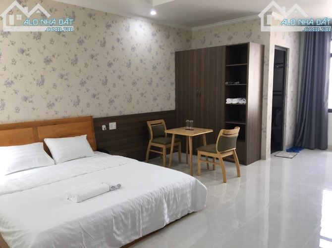 HOT - BÁN NHANH KHÁCH SẠN 5 LẦU THANG MÁY GẦN BIỂN GIÁ RẺ NHẤT VŨNG TÀU