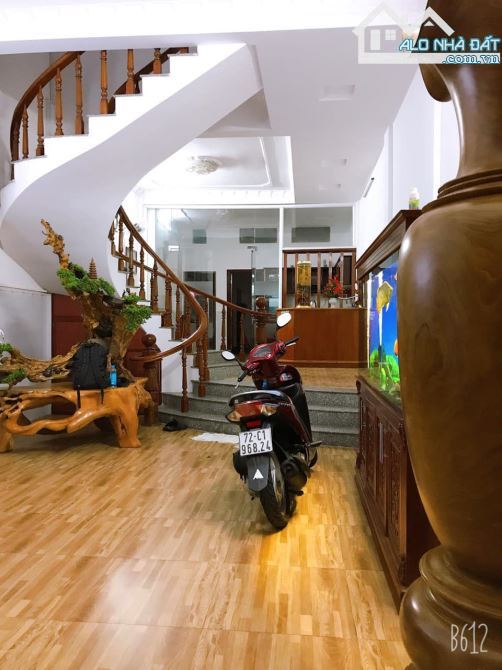 BÁN KHÁCH SẠN 1 TRỆT 4 LẦU MẶT TIỀN BÀI SEN, GẦN BIỂN BÃI SAU, GIÁ BÁN 14TỶ600TR