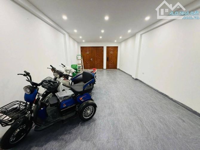 Tòa nhà 8 tầng Âu Cơ 50m quận Tây Hồ Hà Nội căn hộ dịch vụ gần Hồ Tây lên Hoàn Kiếm không