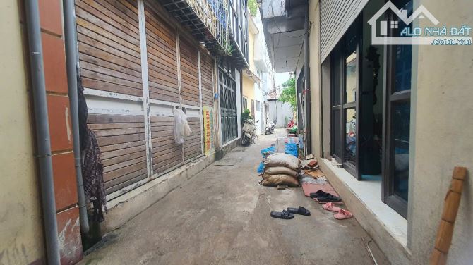 HÀNG F0- NHÀ CẤP4 THỌ AM- LIÊN NINH Ô TÔ ĐỖ CỬA CHỈ 3,95 TỶ