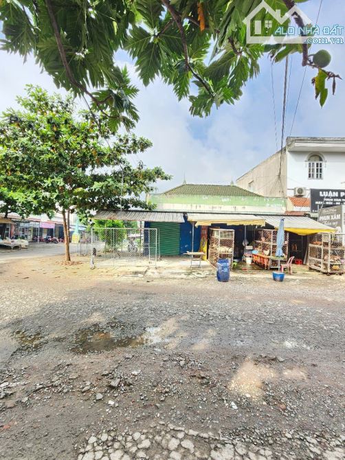 Bán căn góc trường mầm non 10x30m, đường D9 KDC Thuận Giao kế bên chợ