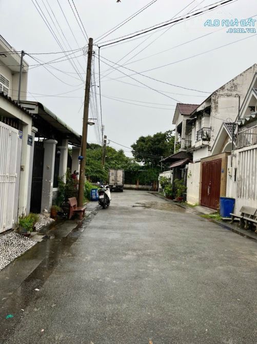 Bán nhà đất 8*18m xây dựng 4*18m lầu trệt. Ngay ngã tư hóc môn