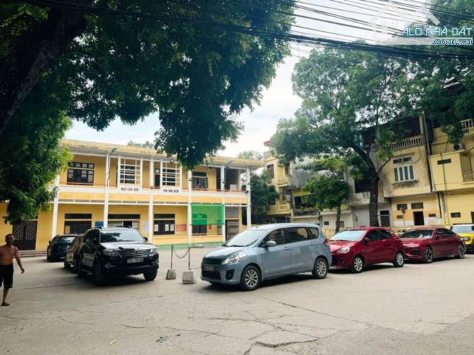 BÁN NHÀ TẬP THỂ PIN VĂN ĐIỂN . DT 45 M . MT 3,7 M . NHÀ 2 TẦNG . VỊ TRÍ OK NHẤT