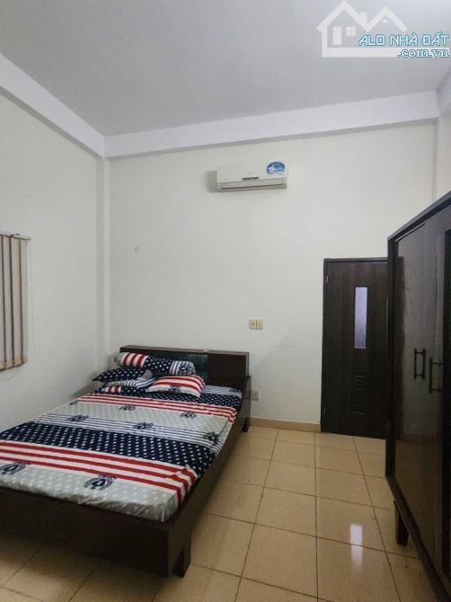 BÁN NHÀ MẶT TIỀN ĐƯỜNG NGUYỄN VĂN CỪ, QUẬN 5, NGANG 4,4M, 3 TẦNG, GIÁ CHỈ 38 TỶ