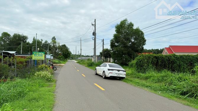 Chủ gửi bán lô đất 1.168m2 sẵn 200m2 tc đất mặt tiền đường Nguyễn Huệ xã Phước Long Thọ