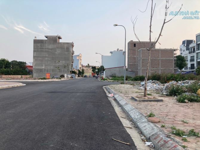 Lô áp góc ngã tư Đất tái định cư Cây Đa - ĐẰNG GIANG NGÔ QUYỀN   D.tích: 63m (ngang 4,5 x