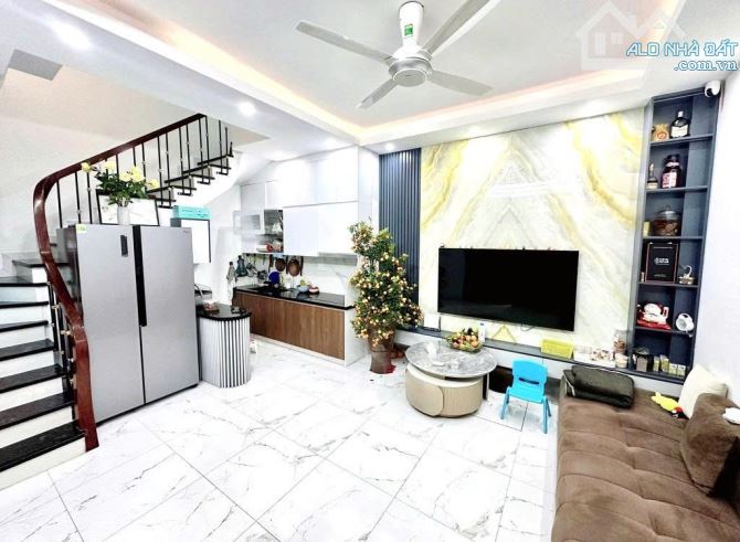 HIẾM !!! BÁN NHÀ PHÂN LÔ LẠC LONG QUÂN 35M2 - 5 TẦNG - 5M MẶT TIỀN - 8.35 TỶ - GẦN HỒ TÂY