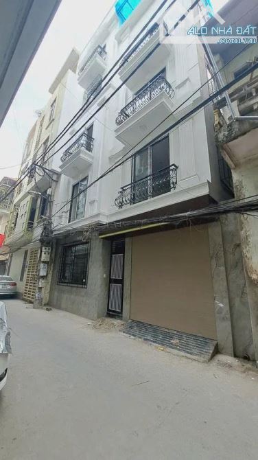 Bán Nhà Dương Quảng Hàm Cầu Giấy Cạnh ĐH Thủ Đô. Ô Tô. DT 50m 5 Tầng 12.5 tỷ