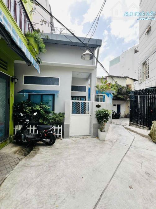 NHÀ ĐẸP 2 TẦNG- 60M2-GẦN CHỢ BÀ CHIỂU-NGANG 4.5M- NỞ HẬU-NGAY RẠCH XUYÊN TÂM GIÁ TĂNG CAO