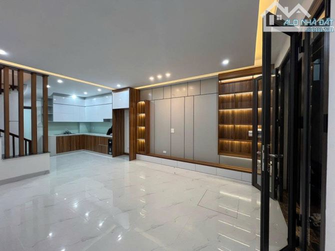 NHÀ ĐẸP HOÀNG MAI  – THANG MÁY – Ô TÔ TRÁNH – ĐẲNG CẤP CHO GIA CHỦ XỨNG TẦM