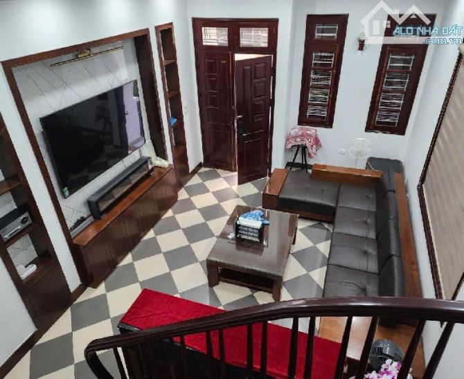 Căn góc đẹp 58X5 tầng, Phùng Chí Kiên, Hoàng Quốc Việt, gara ô tô tránh, ô chờ thang máy