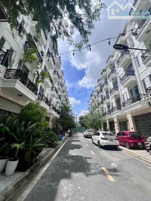 CHDV - 7 Phòng - Thạnh Lộc 44 - 5 tầng - 60m2 - thang máy - 20tr/tháng - Giá 5,55 tỷ
