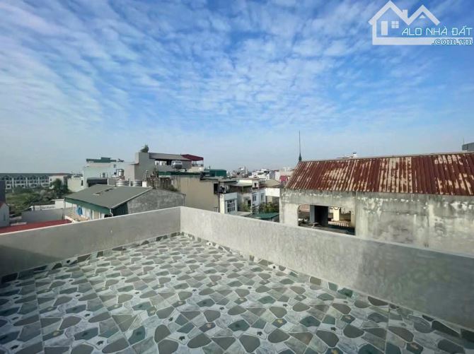 Bán nhà Lai Xá,Hoài Đức.nhà mới 4 tầng 6 phòng ngủ,ô tô con đỗ cửa.giá chưa đến 6 tỷ.