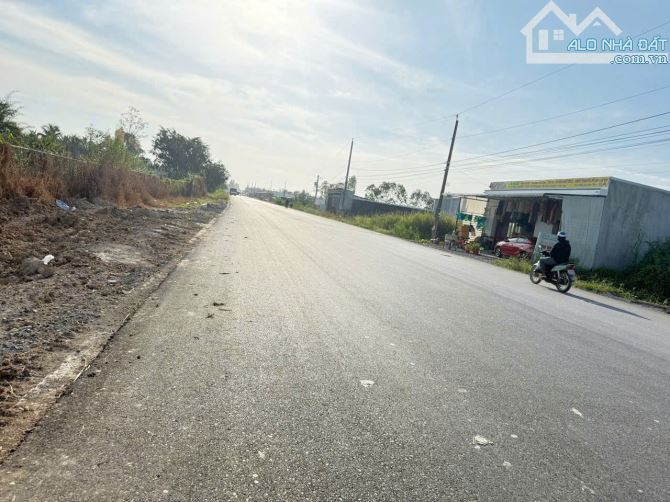 MẶT TIỀN 909B - Đoạn Phú Lộc Bàu Gốc, Nay Thuộc Xã Phú Quới, Tỉnh Vĩnh Long Mới