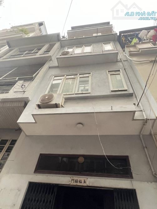 Bán nhà Hoàng Quốc Việt Cầu Giấy. Sổ vuông 41m, 4 tầng MT4m1 Giá 16 tỷ Ngõ ô tô tránh