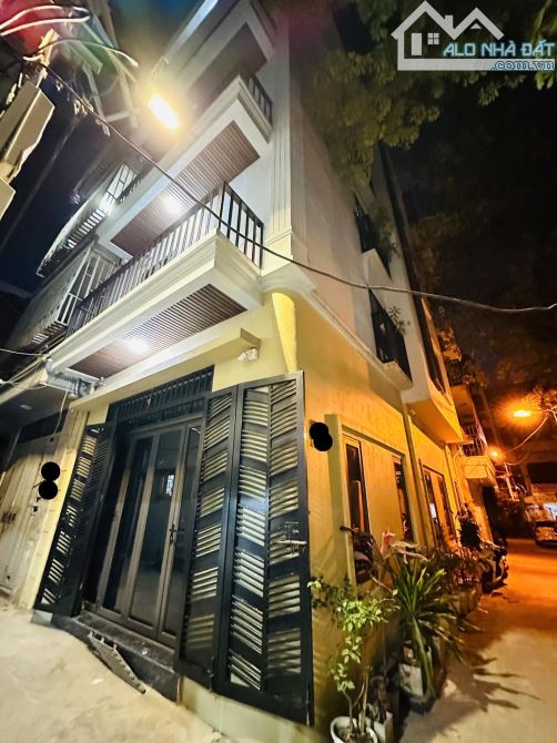 Nhà đẹp ở luôn Nghĩa Đô Cầu Giấy. Sổ vuông 33m 6 tầng MT5m Giá 17 tỷ Ngõ ô tô tránh đỗ