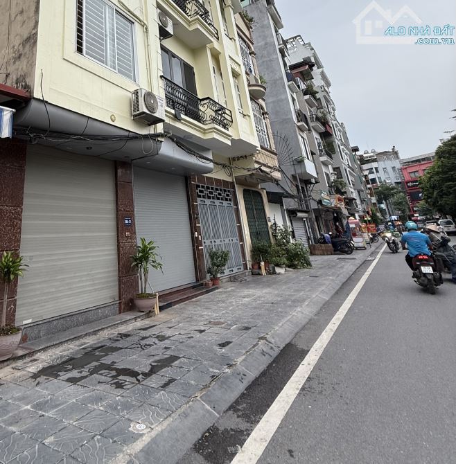 HÓT-BÁN NHÀ 8 TẦNG THANG MÁY NGUYỄN HOÀNG-38M2x8TẦNG