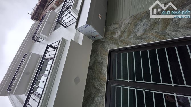 B.Á.N NHÀ THỊ TRẤN ĐAN PHƯỢNG , 3 BƯỚC RA Ô TÔ TRÁNH , SÁT HỒ SINH THÁI  43M2, 4 TỶ 4