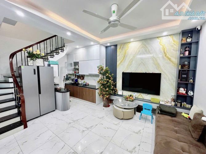NHÀ CỔ NHUẾ – GẦN PHẠM VĂN ĐỒNG – 5 TẦNG – 6.4 TỶ