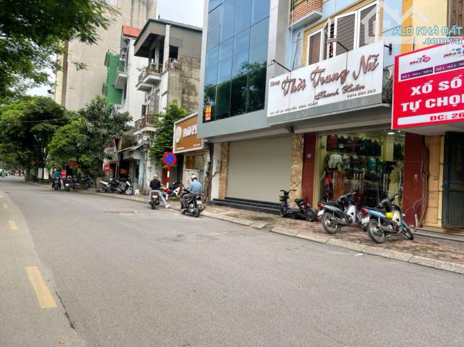 ĐẤT MẶT PHỐ 1 MẶT NGÕ SAU 36 TỶ 133m MT 5,2m VỈA HÈ Ô TÔ TRÁNH NGUYỄN ĐÌNH HOÀN CẦU GIẤY