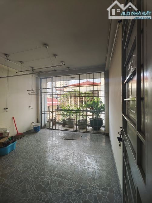 Nhà đẹp ở luôn Trần Quốc Hoàn Cầu Giấy. Sổ vuông 42m, 5 tầng MT4m Giá 18 tỷ Ngõ ô tô tránh - 10