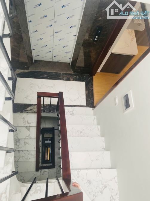 12.2 Tỷ- Sở Hữu Ngay Nhà 6 Tầng Mới Đẹp- Có Thang Máy- Phố Lê Trọng Tấn- Thanh Xuân