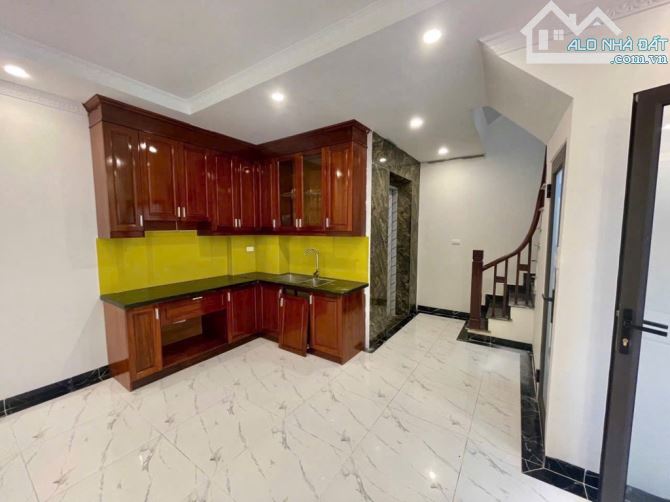 BÁN NHÀ PHÚC LỢI 62M2, 6 TẦNG THANG MÁY, GARA Ô TÔ, 8.2 TỶ. - 1