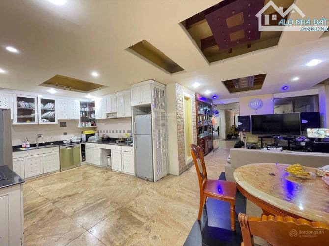 Bán nhà mặt đường Lê Thánh Tông, mặt tiền hơn 9m, DT 250m2, nhà 5 tầng thang máy - 1