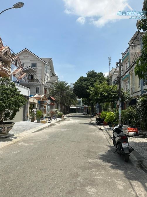NHÀ KHỦNG NGANG 12.4M – ĐƯỜNG 12M THÔNG TỨ PHÍA – GẦN MẶT TIỀN NGUYỄN QUÝ YÊM – 433M2 - 1