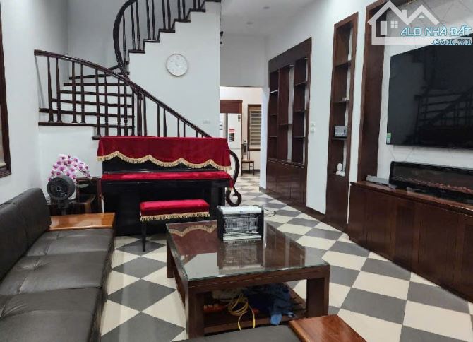 Căn góc đẹp 58X5 tầng, Phùng Chí Kiên, Hoàng Quốc Việt, gara ô tô tránh, ô chờ thang máy - 1