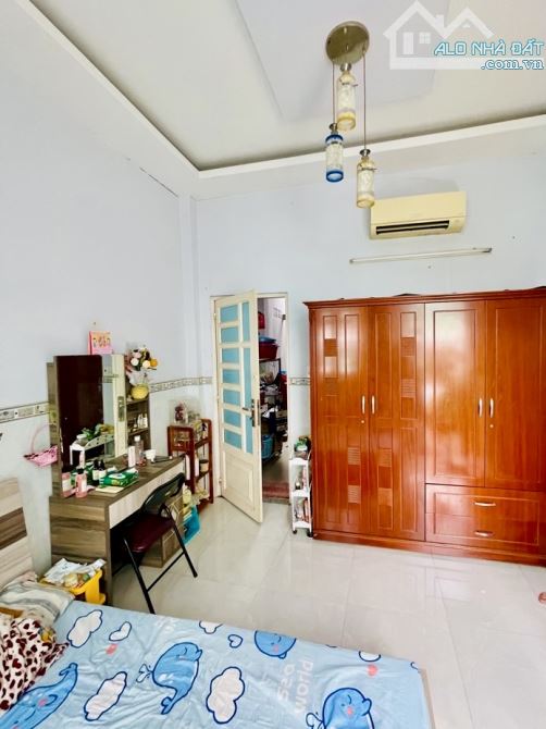 LNHÀ VỊ TRÍ ĐẸP - THÔNG TỨ TUNG - CẠNH BÌNH LONG - LÊ VĂN QUỚI - 4,2*14 HƠN 4ty - 1