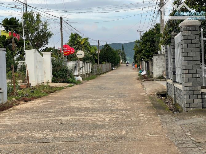 Bán lô Khu Bàn cờ Cư Xá Dt 20x100m tc400m2 tổng 2000m2 giá 9,5ty Cách sân bay 2km - 1