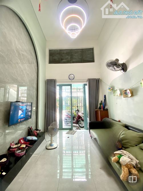 Siêu phẩm Khuông Việt Tân Phú - 3 Tầng DT 100m Dòng - Tiền 180tr/năm - Giá Nhỉnh 11 Tỷ - 1