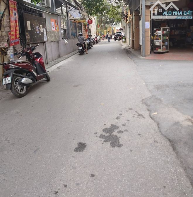 Nhà đẹp ở luôn Trần Quốc Hoàn Cầu Giấy. Sổ vuông 42m, 5 tầng MT4m Giá 18 tỷ Ngõ ô tô tránh - 1