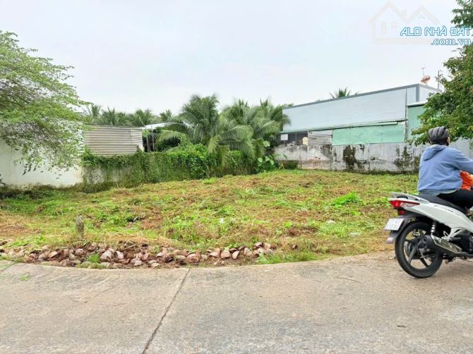 Nền lẻ góc 2 Mặt tiền - Cách Ql 60 Tam phước 700m - 1