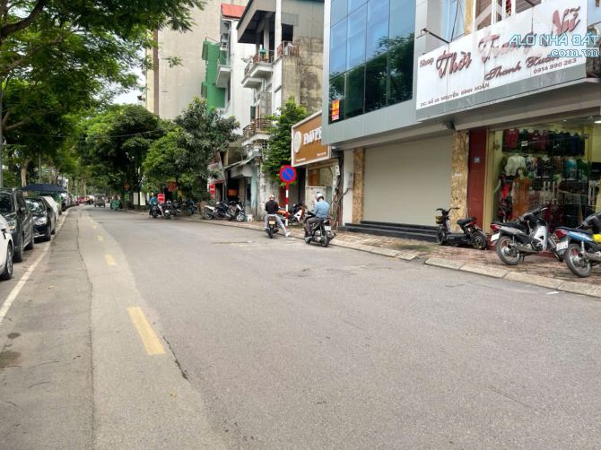 ĐẤT MẶT PHỐ 1 MẶT NGÕ SAU 36 TỶ 133m MT 5,2m VỈA HÈ Ô TÔ TRÁNH NGUYỄN ĐÌNH HOÀN CẦU GIẤY - 1