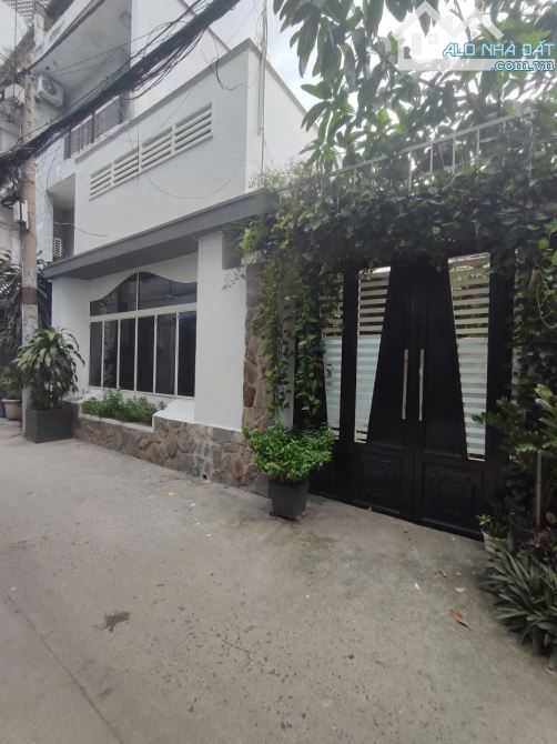 Nhà cấp 4, 1/ Đường số 1 p11 GV, 113m2,ngang 8m x 14m,HXT thông xe hơi né nhau,chỉ 12.4tỷ - 1