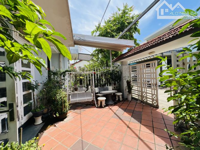 BÁN NHÀ 4 TẦNG 2 MẶT TIỀN CÓ SÂN VƯỜN RỘNG THOÁNG CÁCH MẶT TIỀN ĐƯỜNG PHẠM VĂN ĐỒNG CHỈ HƠ - 1