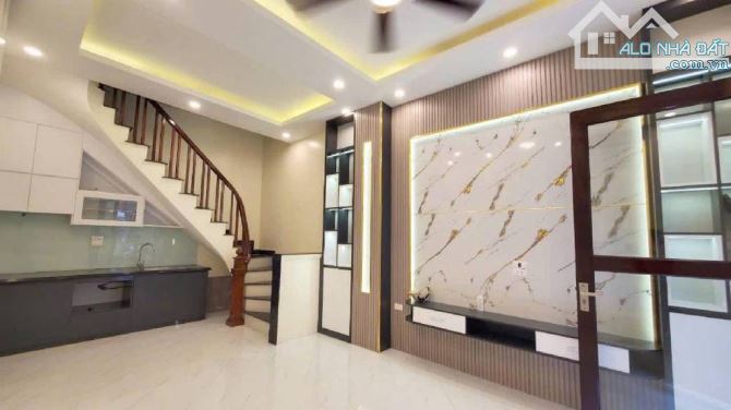 CÁCH MẶT VĂN CHƯƠNG 40 MÉT, 60 MÉT RA TÔN ĐỨC THẮNG. NHỈNH 4 TỶ HỘ KHẨU ĐỐNG ĐA. GIÁ ĐẦU T - 2