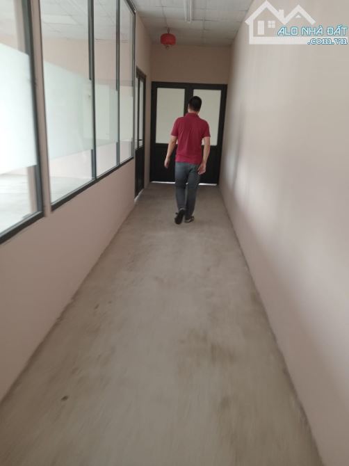 Bán tòa nhà văn phòng Khu Công Nghiệp Vĩnh Hoàng - MP Tân Mai 1250m2, MT 30m, Giá 158 tỷ