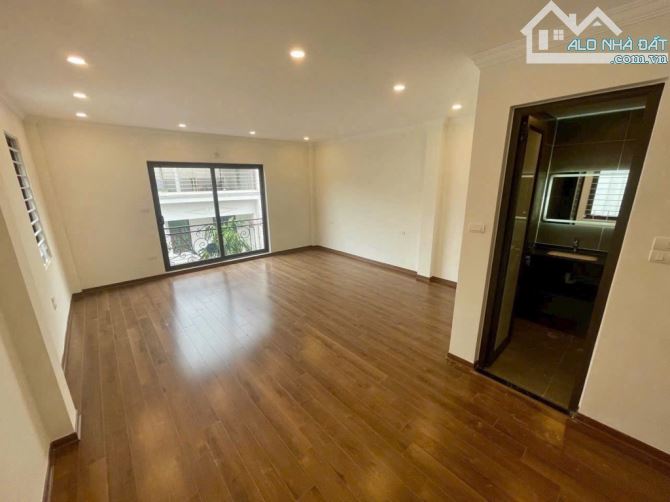 BÁN NHÀ PHÚC LỢI 62M2, 6 TẦNG THANG MÁY, GARA Ô TÔ, 8.2 TỶ. - 2
