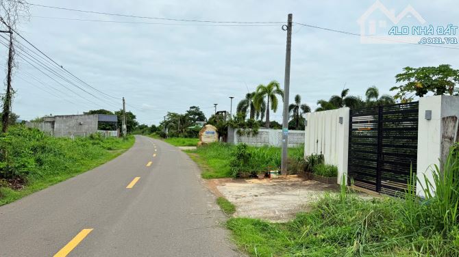 Chủ gửi bán lô đất 1.168m2 sẵn 200m2 tc đất mặt tiền đường Nguyễn Huệ xã Phước Long Thọ - 2