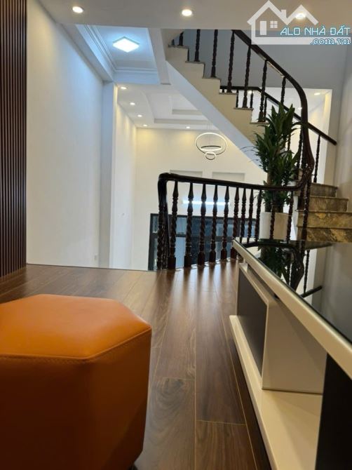 Chỉ 9.1 tỷ! Bán nhà Trương Định, Hoàng Mai - 10m ra Phố, DT 55M2, 4 Ngủ, 5 Tầng, MT 4m - 2