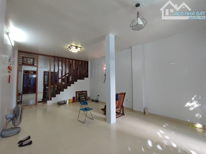 Bán nhà mặt ngõ ô tô tránh – phố Trung Kính– 47/60m², 4 tầng thông sàn – MT 4.6m – 22 tỷ - 2