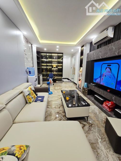 🏡 [SIÊU HIẾM] Nhà 6 tầng – Nội thất ĐẸP – Ô tô đỗ cửa – Giá chỉ hơn 6 tỷ! - 2