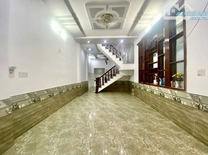 Giảm gấp 400tr bán nhanh, Hẻm Vip 8m Huỳnh Thị Hai, Q12. Nhà 3 lầu hoàn công đủ. , - 2