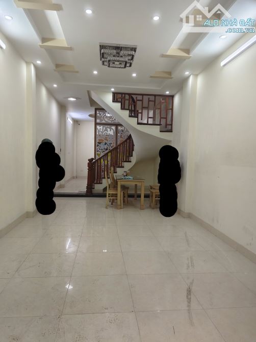 Nhà đẹp ở luôn Trần Quốc Hoàn Cầu Giấy. Sổ vuông 42m, 5 tầng MT4m Giá 18 tỷ Ngõ ô tô tránh - 2