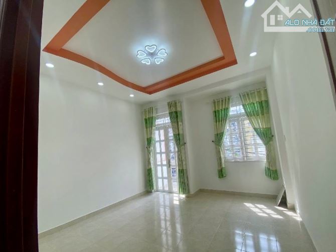 NGAY GÒ XOÀI- LÊ VĂN QUỚI - GIÁP TÂN PHÚ - HẺM XE HƠI-NHÀ MỚI ĐẸP 4*10 - GIÁ CHỈ HƠN 4 - 2