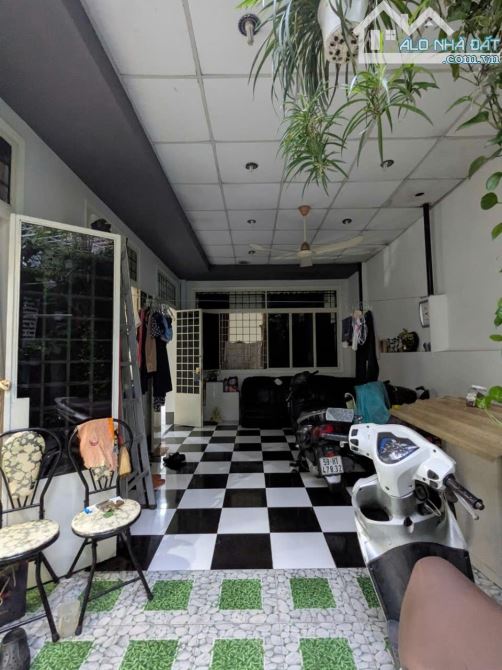 Nhà cấp 4, 1/ Đường số 1 p11 GV, 113m2,ngang 8m x 14m,HXT thông xe hơi né nhau,chỉ 12.4tỷ - 2